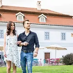 Frühstückspension Bagolyvar Fogado- Ujfalusy Marton Vendeghaz *