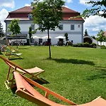 Bagolyvár Fogadó- újfalusy Márton