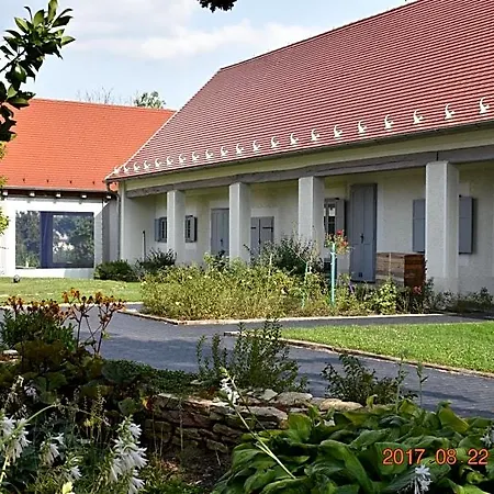 B&B Bagolyvar Fogado- Ujfalusy Marton Vendeghaz Zirc
