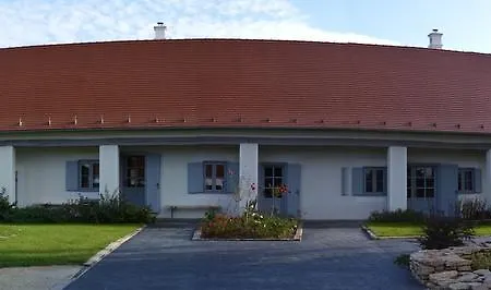 Oda ve Kahvaltı Bagolyvar Fogado- Ujfalusy Marton Vendeghaz *
