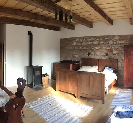 Bagolyvar Fogado- Ujfalusy Marton Vendeghaz Zirc