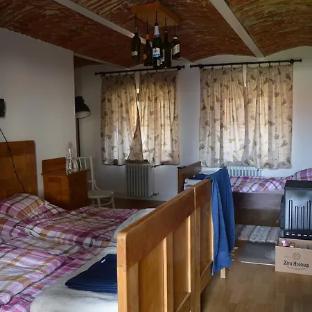 Bagolyvar Fogado- Ujfalusy Marton Vendeghaz Zirc