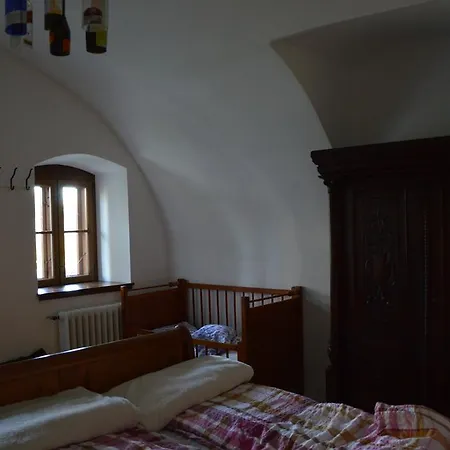 Bagolyvar Fogado- Ujfalusy Marton Vendeghaz Zirc