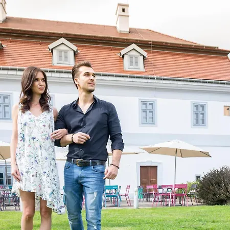Frühstückspension Bagolyvar Fogado- Ujfalusy Marton Vendeghaz *