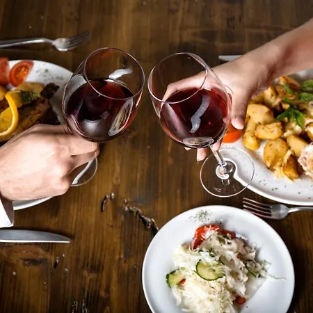 Bagolyvar Fogado- Ujfalusy Marton Vendeghaz *