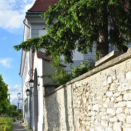 Bagolyvar Fogado- Ujfalusy Marton Vendeghaz *