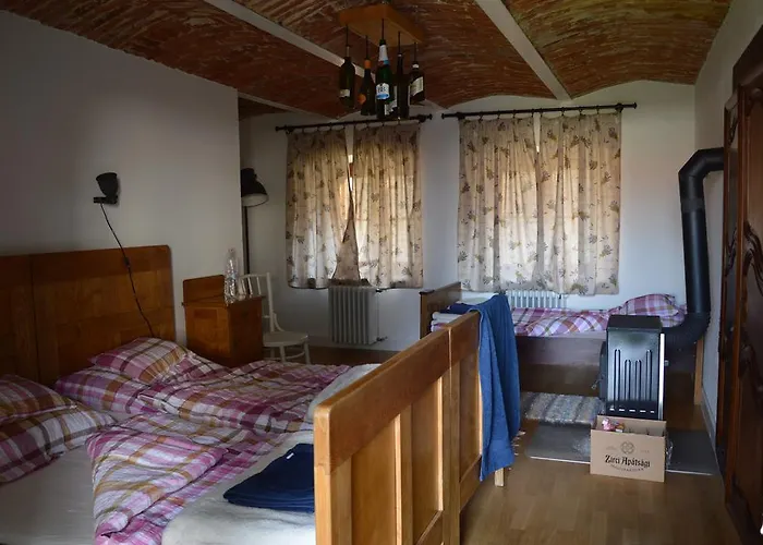 Bagolyvár Fogadó- újfalusy Márton Zirc
