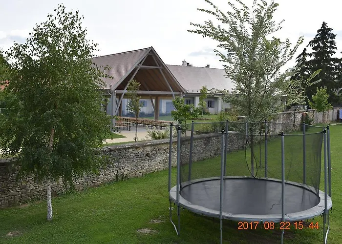 Bagolyvar Fogado- Ujfalusy Marton Vendeghaz B&B Zirc