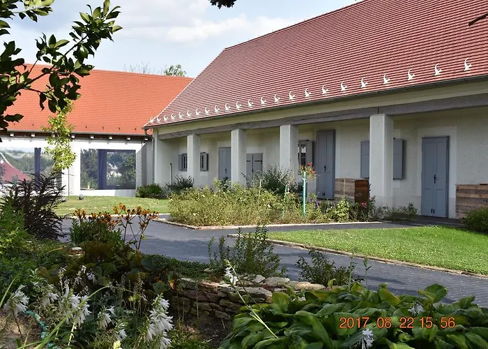 Bagolyvar Fogado- Ujfalusy Marton Vendeghaz B&B Zirc