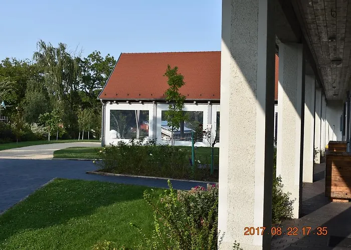 Couette-café Bagolyvár Fogadó- újfalusy Márton Zirc