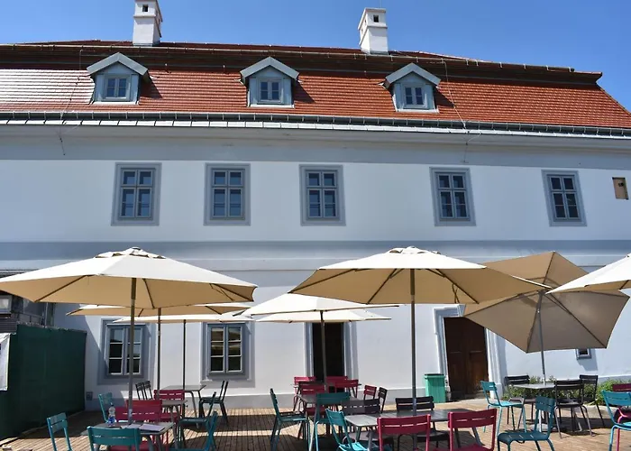 Bagolyvár Fogadó- újfalusy Márton Couette-café *